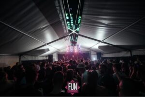 Ledscherm OOSTBURG in gebruik tijdens een evenement