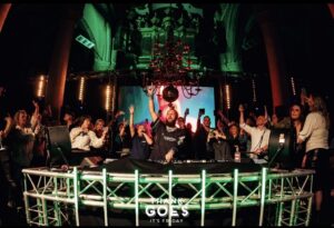 Ledscherm Zeeland in gebruik tijdens een evenement met eigen VJ